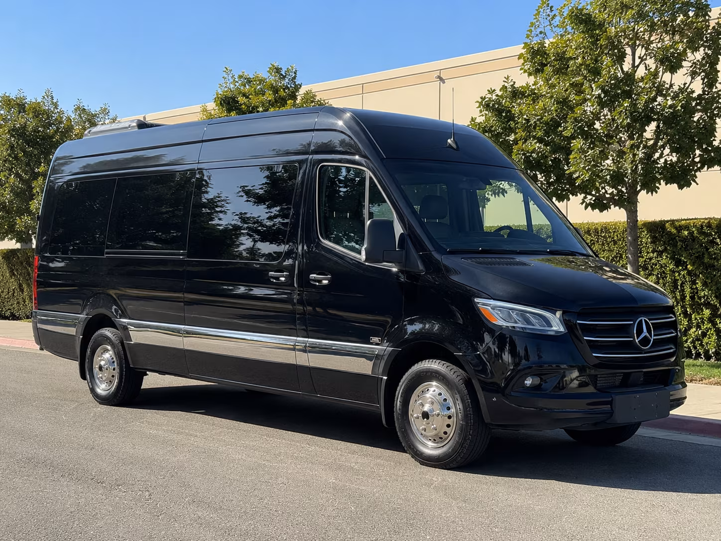 Long Beach Airport Shuttle & Transportation party bus exterior